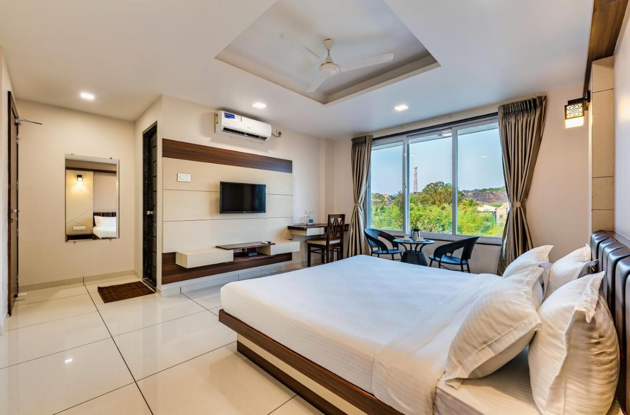 Hotel Grand Indu, 3 Star Kolhapur Luaran gambar