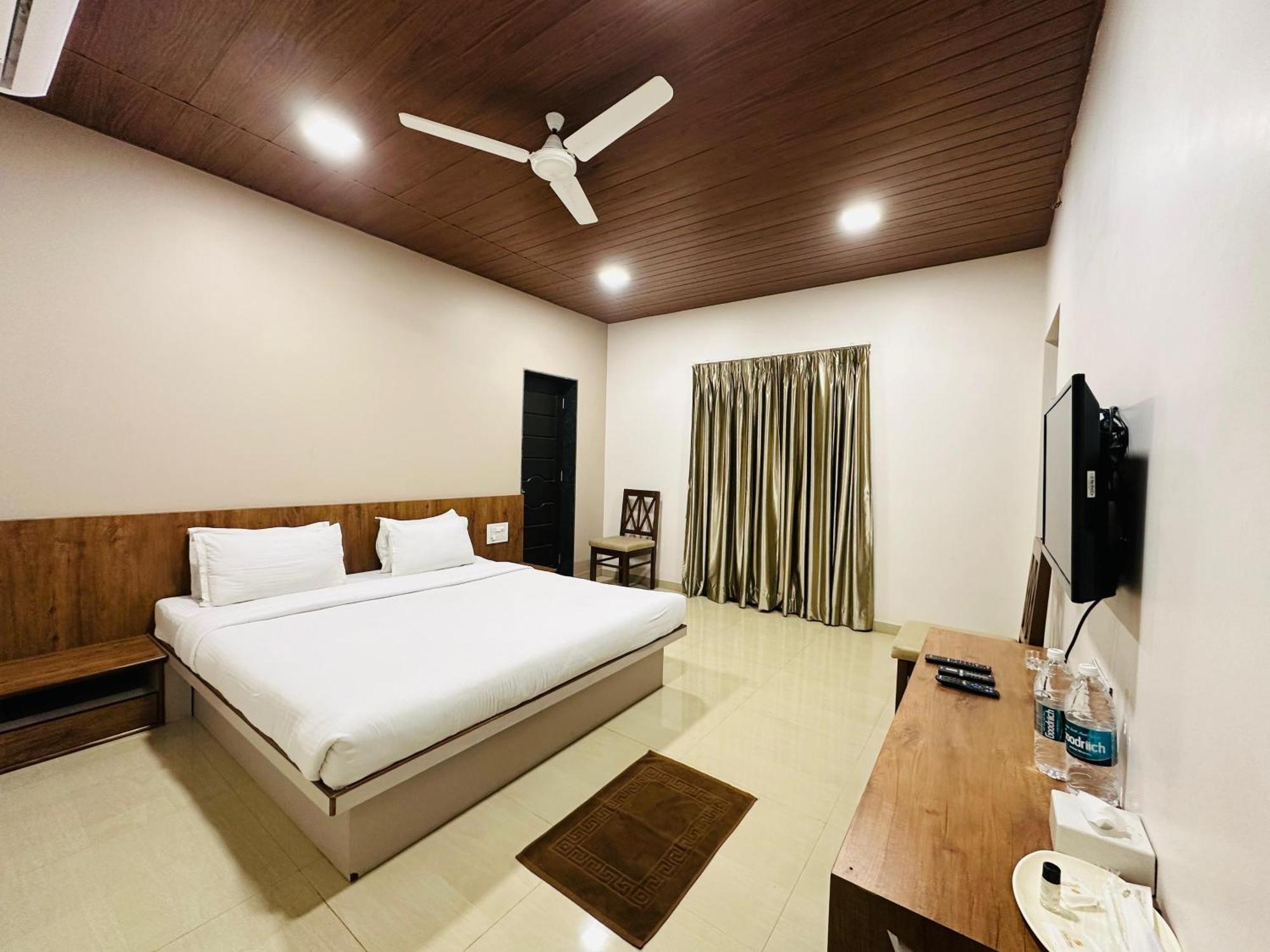 Hotel Grand Indu, 3 Star Kolhapur Luaran gambar