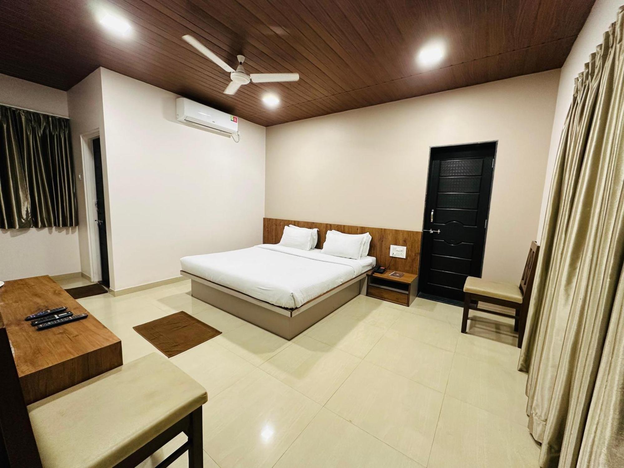 Hotel Grand Indu, 3 Star Kolhapur Luaran gambar