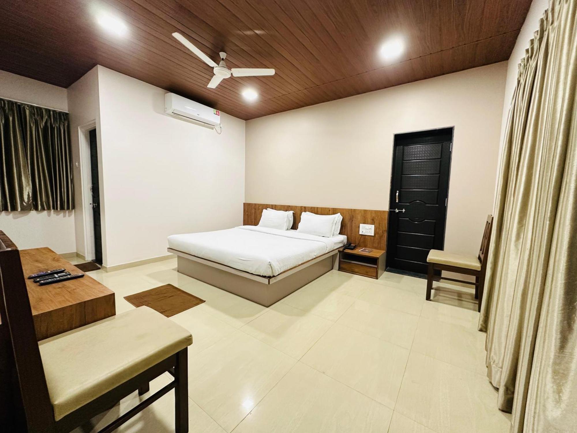 Hotel Grand Indu, 3 Star Kolhapur Luaran gambar