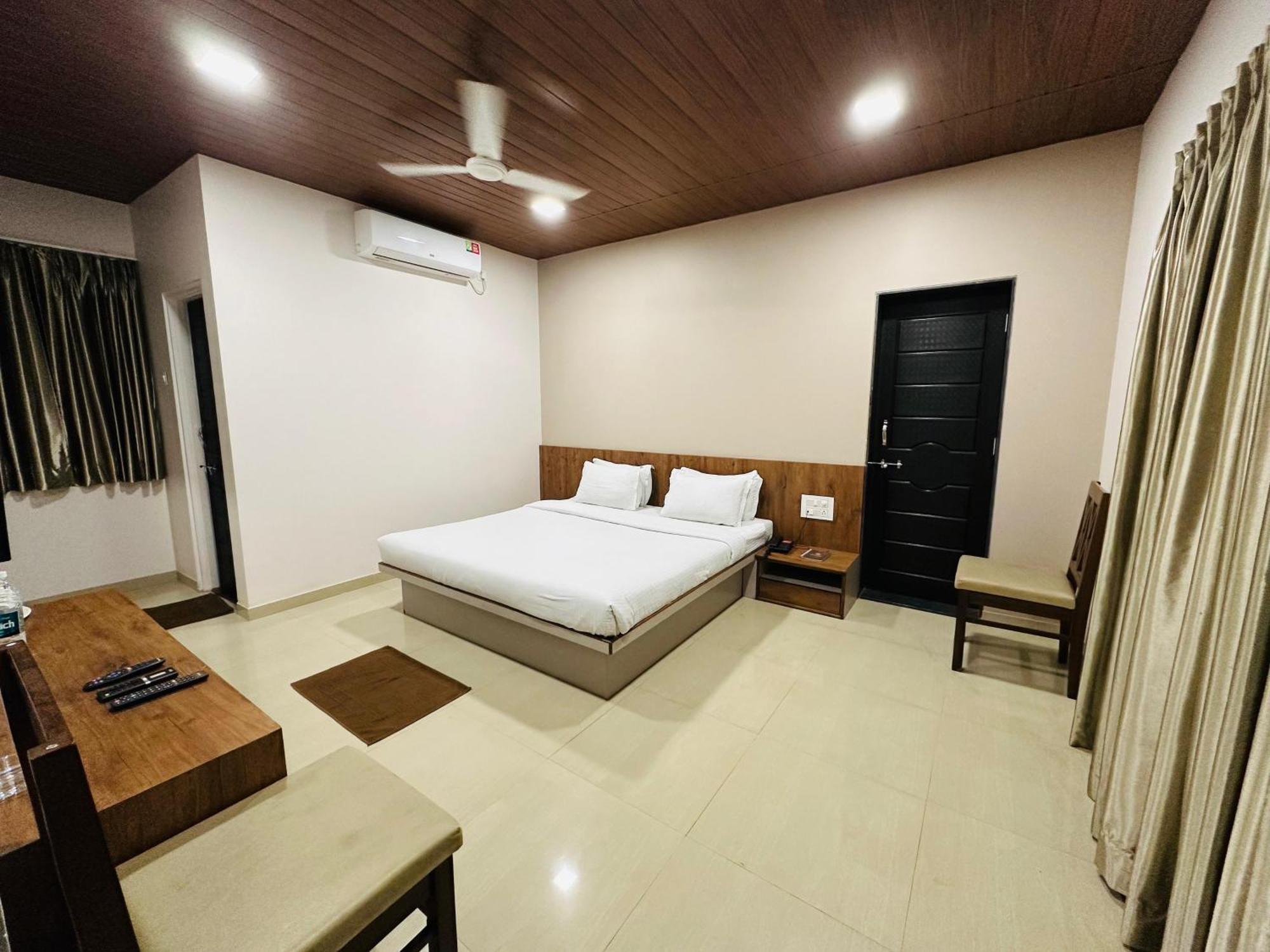 Hotel Grand Indu, 3 Star Kolhapur Luaran gambar